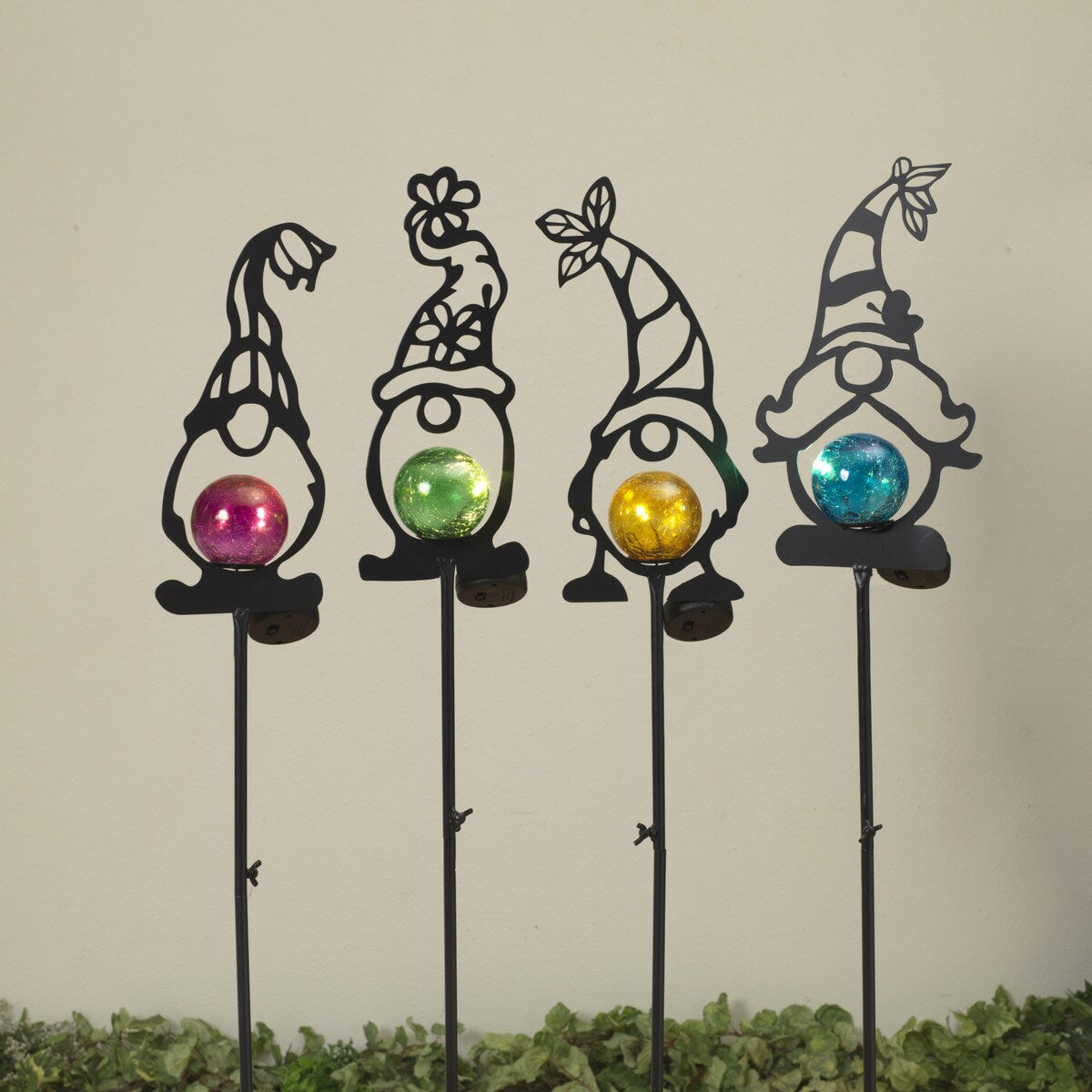27''H SOLAR LIGHTED METAL GNOME